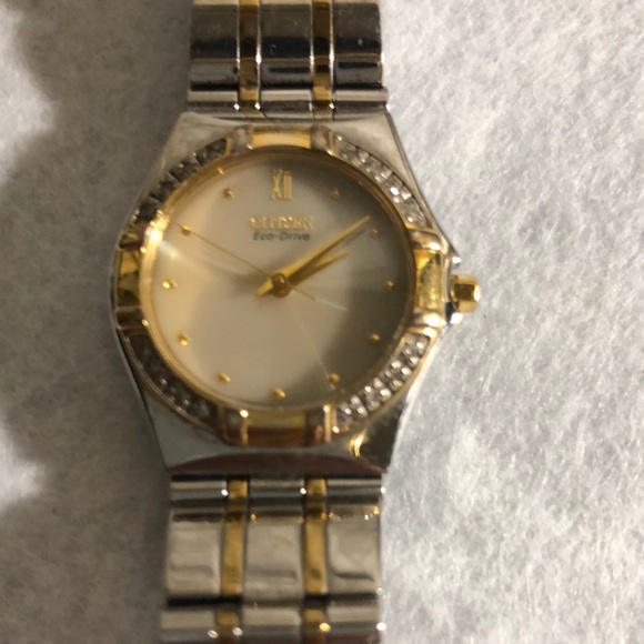Citizen eco drive Gold & silver watch all the links are there can be sized down - Picture 1 of 4